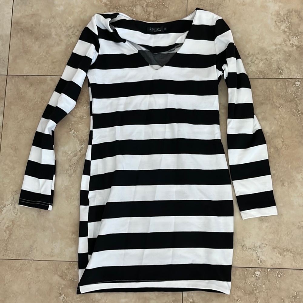 Women’s long sleeve Kivenst High Fashion Small Dress